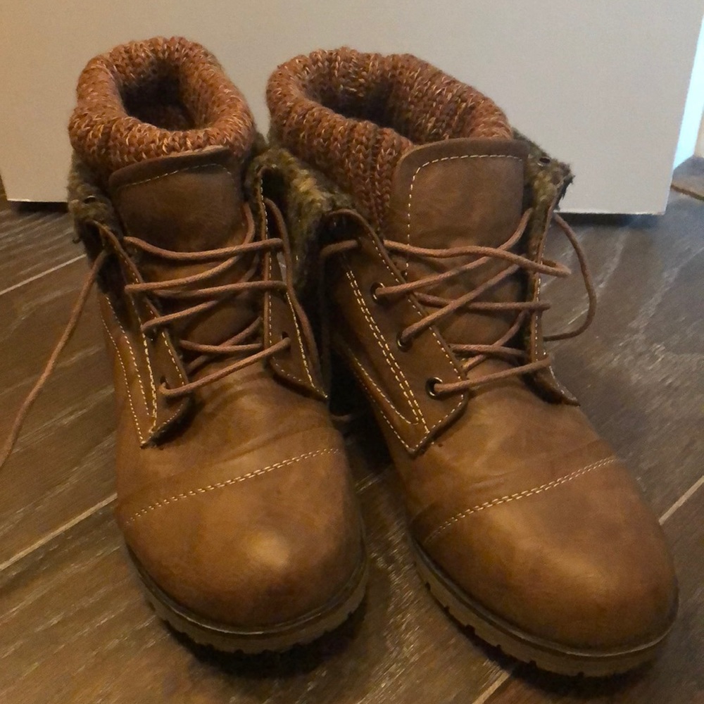 Brown leather and flannel winter booties